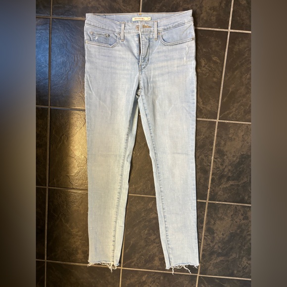 Levi’s 311 Shaping Skinny *Raw Hem Design - Picture 4 of 6